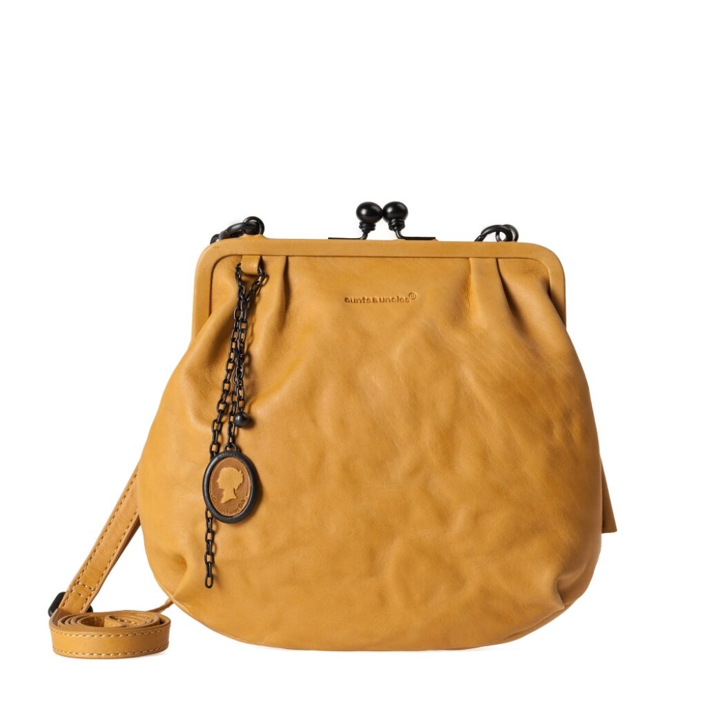 aunts & uncles
                     dámská kožená kabelka s vintage přívěskem
                     Grandma´s Luxury Club Mrs. Fortune Cookie 40372-3
                     žlutá