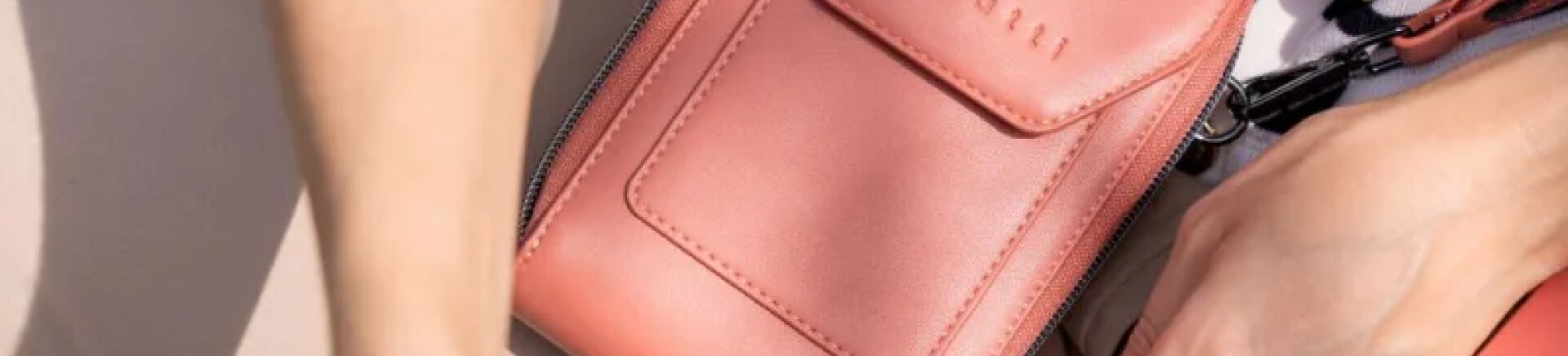 Kabelky na mobil a doklady The Chesterfield Brand