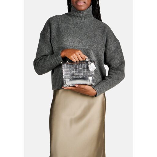 BURKELY Dámská crossbody kabelka Cool Colbie 1000440.29.12 stříbrná modelka