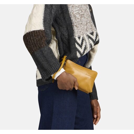 BURKELY Kožená kabelka na mobil / RFID peněženka Natural Norah 1000818.04.63 žlutá v ruce