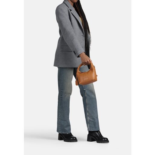 BURKELY Kožená kabelka do ruky Soft Skylar 1000845.85.24 koňaková v ruce