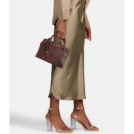 BURKELY Kožená kabelka do ruky i přes rameno Cool Colbie 1000850.29.22 hnědá modelka