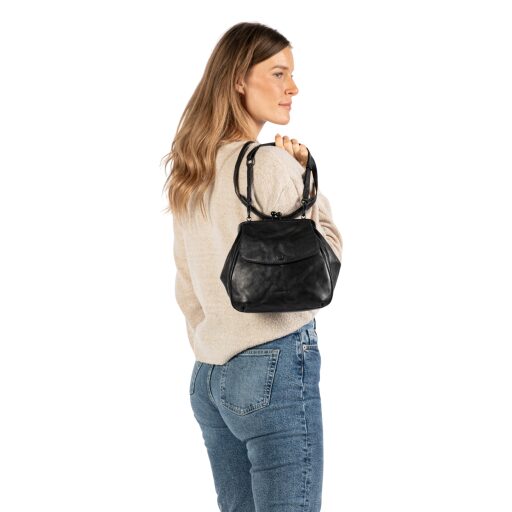 aunts & uncles Kožená kabelka přes rameno Mrs. Cake Pop 40268-0 černá v ruce