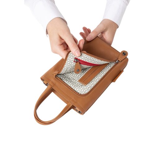 aunts & uncles Mini kabelka na mobil Jamie´s Orchard Freesia 20043-1 koňaková