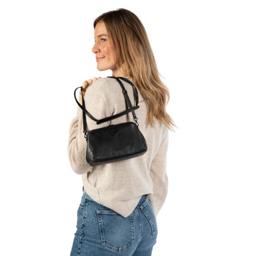 aunts & uncles Dámská kožená kabelka Grandma´s Luxury Club Mrs. Eclair 40267-0 černá na modelce