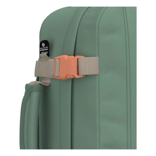 CabinZero Batoh do letadla 40x30x20 Classic 082401 světle zelený detail přezka