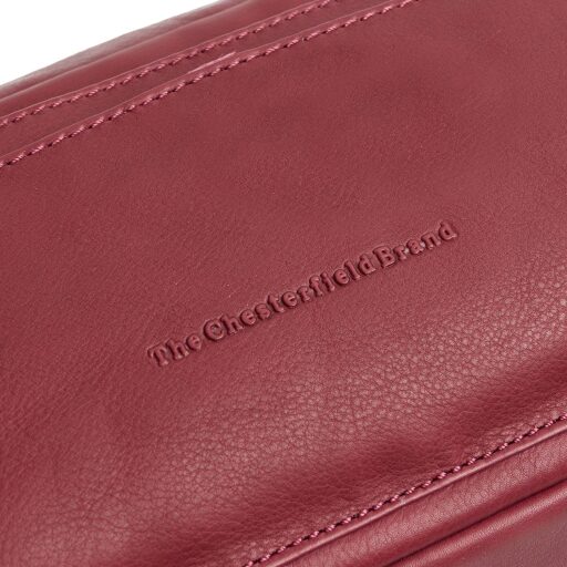 The Chesterfield Brand Dámská kabelka přes rameno Liora C48.142018 vínově červená logo