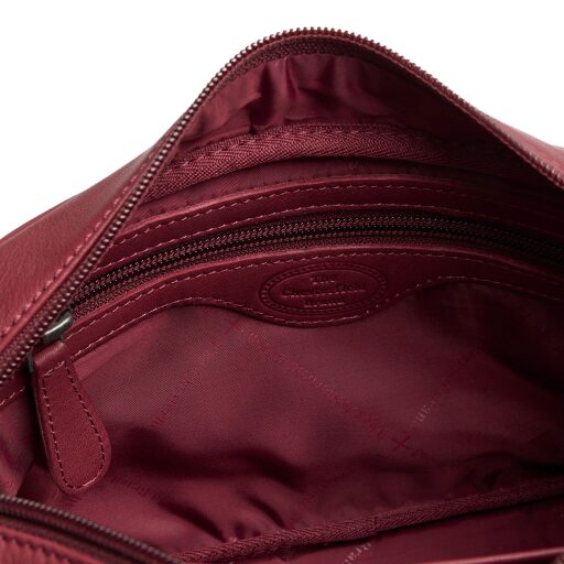 The Chesterfield Brand Dámská kabelka přes rameno Liora C48.142018 vínově červená otevřená