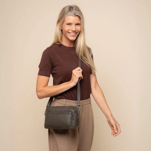 The Chesterfield Brand Dámská kabelka přes rameno Liora C48.142033 tmavě šedá jako crossbody