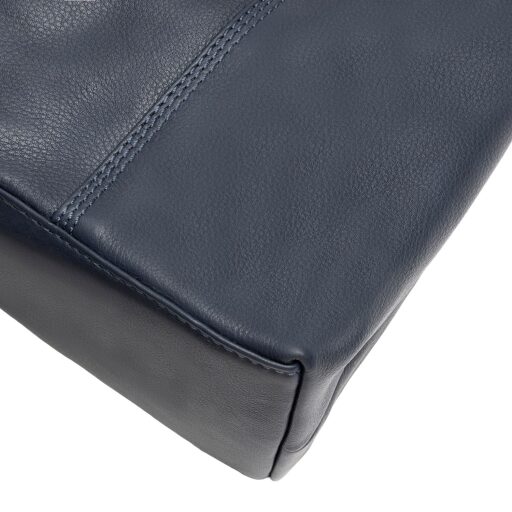 The Chesterfield Brand Dámská kabelka přes rameno Marvos C48.142410 tmavě modrá detail