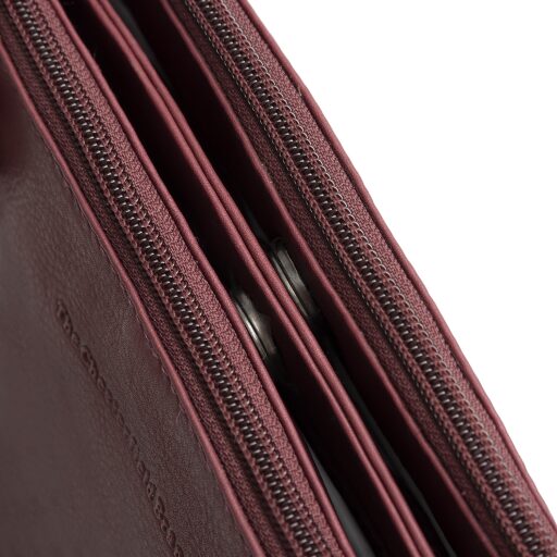 The Chesterfield Brand Dámská kabelka přes rameno Marvos C48.142418 vínově červená na magnet