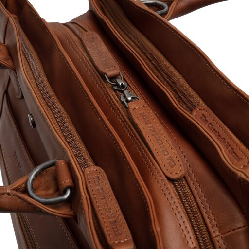Dámská kožená business kabelka do ruky i přes rameno The Chesterfield Brand Passau C48.129831 koňaková detail dvojcestného zipu