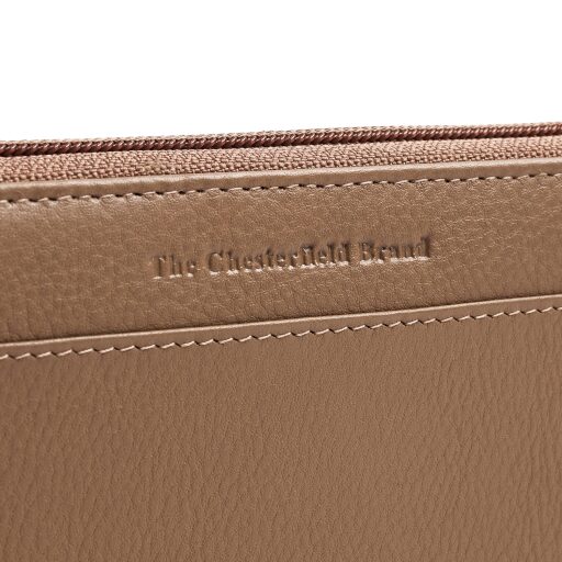 The Chesterfield Brand Dámská kožená peněženka RFID Mirelle béžová logo