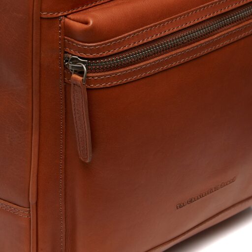 The Chesterfield Brand Dámský kožený batoh Calabria C58.032131 koňakový - zipová přihrádka na přední straně batohu