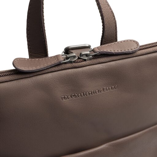 The Chesterfield Brand dámský kožený batoh do města Elara C58.034840 hnědý logo