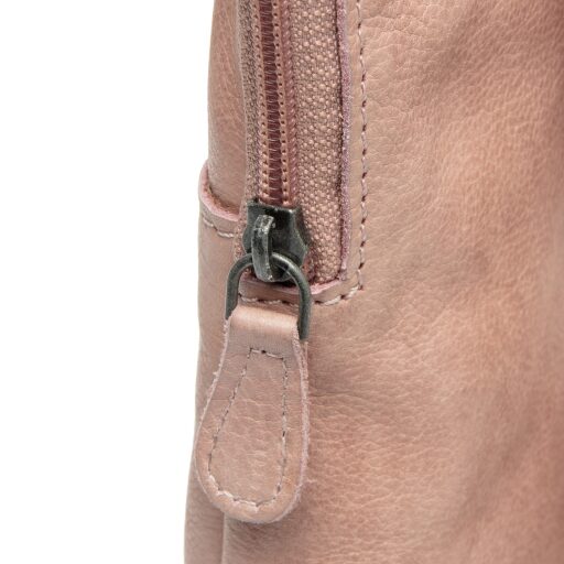 The Chesterfield Brand Kožená crossbody taška Cambridge C58.033009 světle růžová detail
