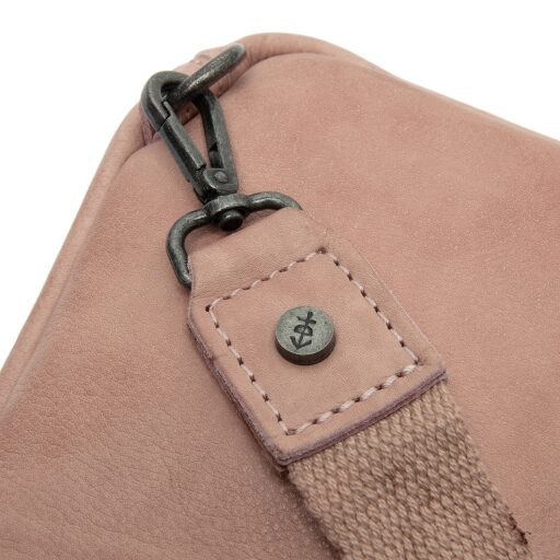 The Chesterfield Brand Kožená crossbody taška Cambridge C58.033009 světle růžová logo