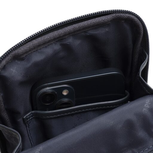 The Chesterfield Brand Kožená crossbody taška Isley C58.034710 tmavě modrá otevřená