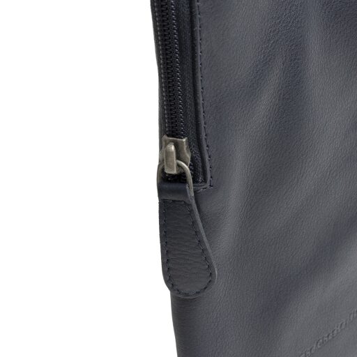 The Chesterfield Brand Kožená crossbody taška Isley C58.034710 tmavě modrá zip