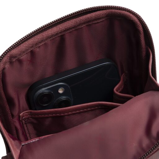 The Chesterfield Brand Kožená crossbody taška Isley C58.034718 vínově červená otevřená