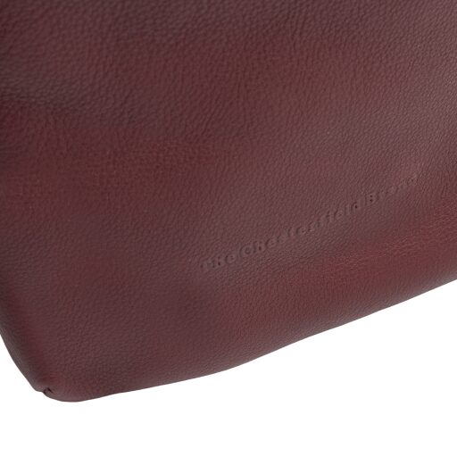 The Chesterfield Brand Kožená crossbody taška Isley C58.034718 vínově červená logo