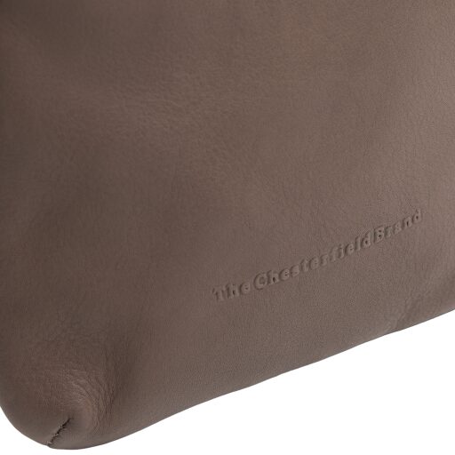 The Chesterfield Brand Kožená crossbody taška Isley C58.034740 hnědá logo