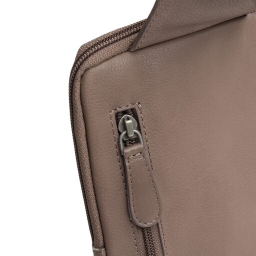 The Chesterfield Brand Kožená crossbody taška Isley C58.034740 hnědá zadní přihrádka