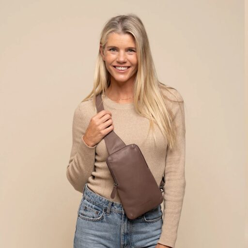 The Chesterfield Brand Kožená crossbody taška Isley C58.034740 hnědá jako crossbody