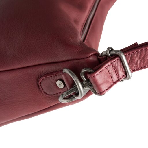 The Chesterfield Brand Kožená kabelka - batoh 2v1 Azura C48.143818 vínově červená detail