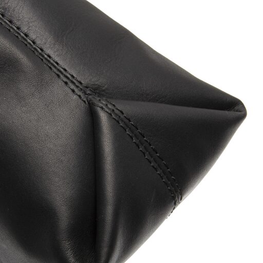 The Chesterfield Brand Dámská kožená kabelka přes rameno Christie C48.138100 černá  detail