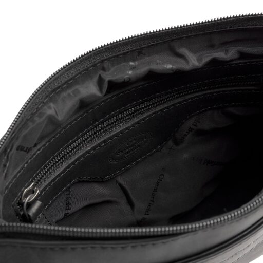 The Chesterfield Brand kožená kabelka do ruky i přes rameno Harlan C48.144000 černá vnitřní přihrádky