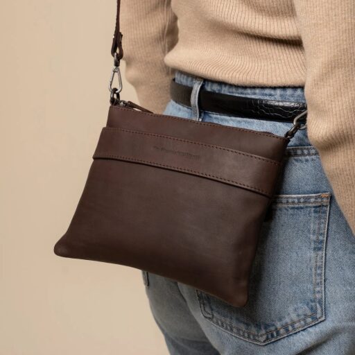 The Chesterfield Brand kožená kabelka do ruky i přes rameno Harlan C48.144001 hnědá jako crossbody