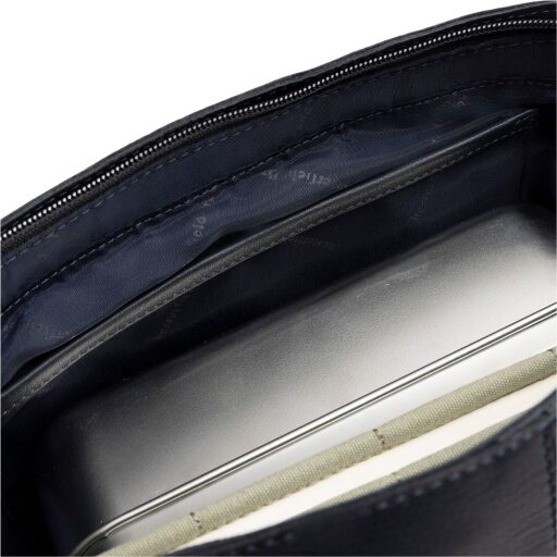 The Chesterfield Brand Kožená kabelka do ruky i přes rameno Zarita C48.142210 tmavě modrá otevřená