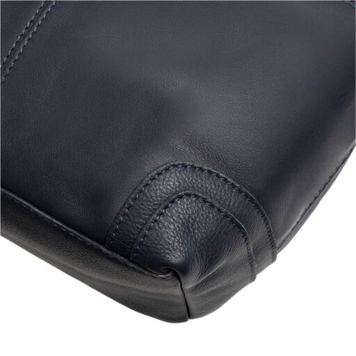The Chesterfield Brand Kožená kabelka do ruky i přes rameno Zarita C48.142210 tmavě modrá detail prošití