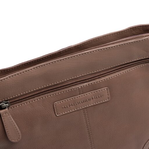 The Chesterfield Brand Kožená kabelka do ruky i přes rameno Zarita C48.142240 hnědá logo
