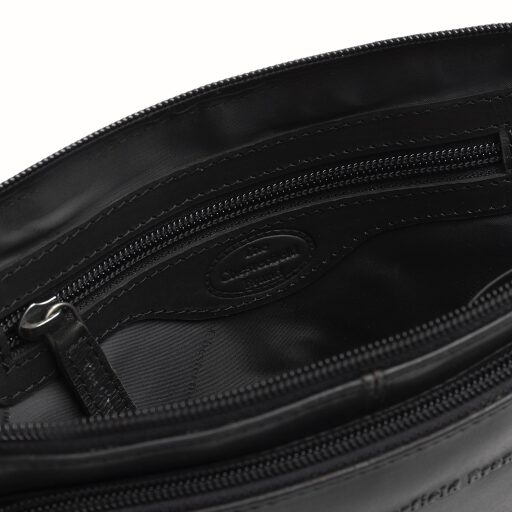 The Chesterfield Brand kožená kabelka přes rameno / crossbody Caia C48.144600 černá vnitřní prihrádky