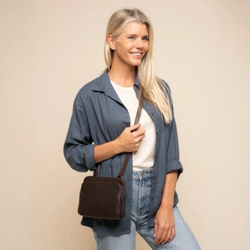 The Chesterfield Brand kožená kabelka přes rameno / crossbody Caia C48.144601 hnědá jako crossbody