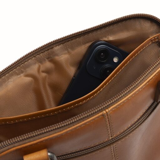 The Chesterfield Brand kožená kabelka přes rameno / crossbody Caia C48.144631 koňaková otevřená