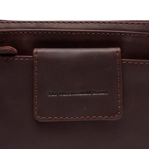 Kožená crossbody kabelka / kabelka přes rameno Thompson C48.131401 hnědá - logo značky The Chesterfield Brand vyražené v kůži