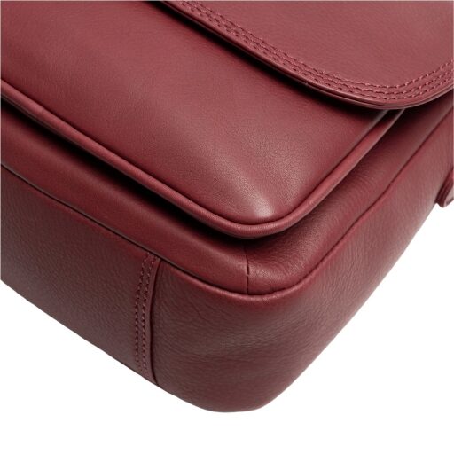 The Chesterfield Brand Kožená kabelka přes rameno Miloa C48.142118 vínově červená detail