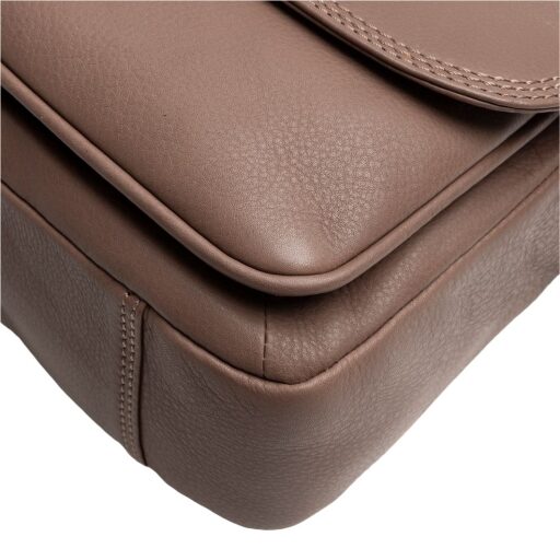 The Chesterfield Brand Kožená kabelka přes rameno Miloa C48.142140 hnědá detail