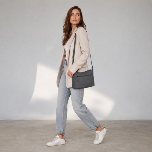 DANIEL RAY kabelka přes rameno / crossbody Muswellbrook DRL 16.1598.25 tmavě šedá na modelce