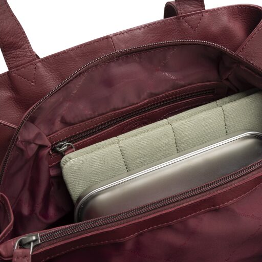 The Chesterfield Brand Kožená kabelka přes rameno Nerissa C48.143718 vínově červená otevřená