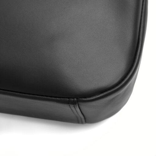 The Chesterfield Brand Kožená kabelka přes rameno Neya C48.144700 černá detail roh