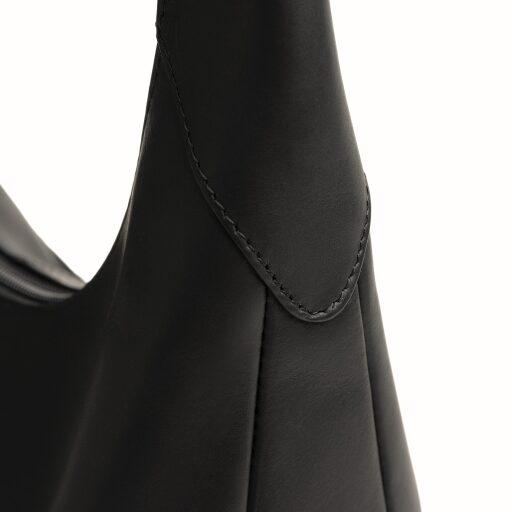 The Chesterfield Brand Kožená kabelka přes rameno Neya C48.144700 černá detail prošití