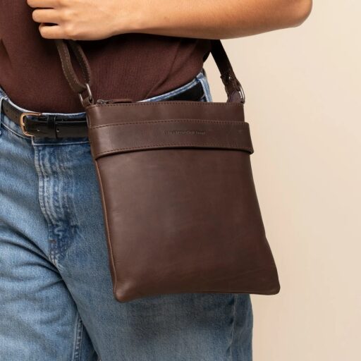 The Chesterfield Brand kožená kabelka přes rameno Trenton C48.144101 hnědá jako crossbody