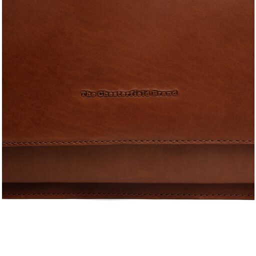Dámská kožená kabelka s klopou Aviles C48.130531 koňaková - logo značky The Chesterfield Brand vyražené v kůži