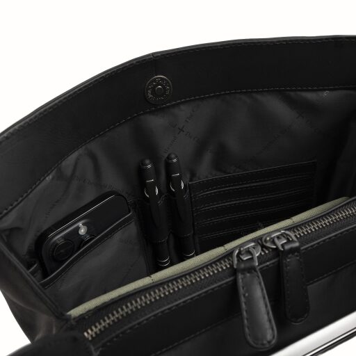 The Chesterfield Brand Kožená shopper kabelka Lioren C48.145000 černá vnitřní přihrádky