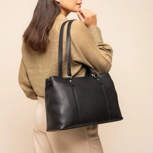 The Chesterfield Brand Kožená shopper kabelka na notebook 14" Alverino C38.022900 černá přes rameno