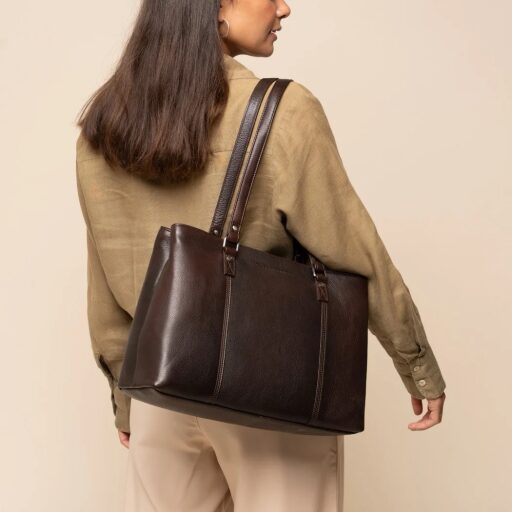 The Chesterfield Brand Kožená shopper kabelka na notebook 14" Alverino C38.022901 hnědá na rameni